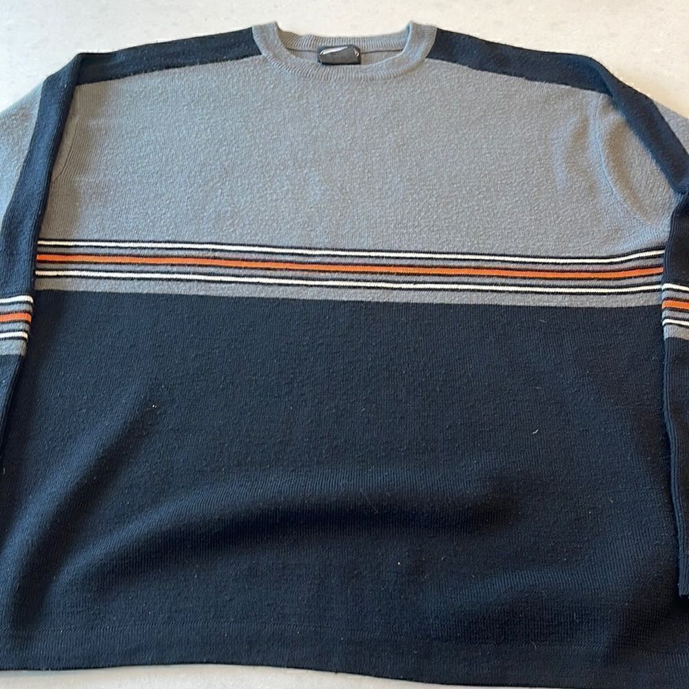 Meister men’s sweater size Large great shape, nice colors excellent brand.